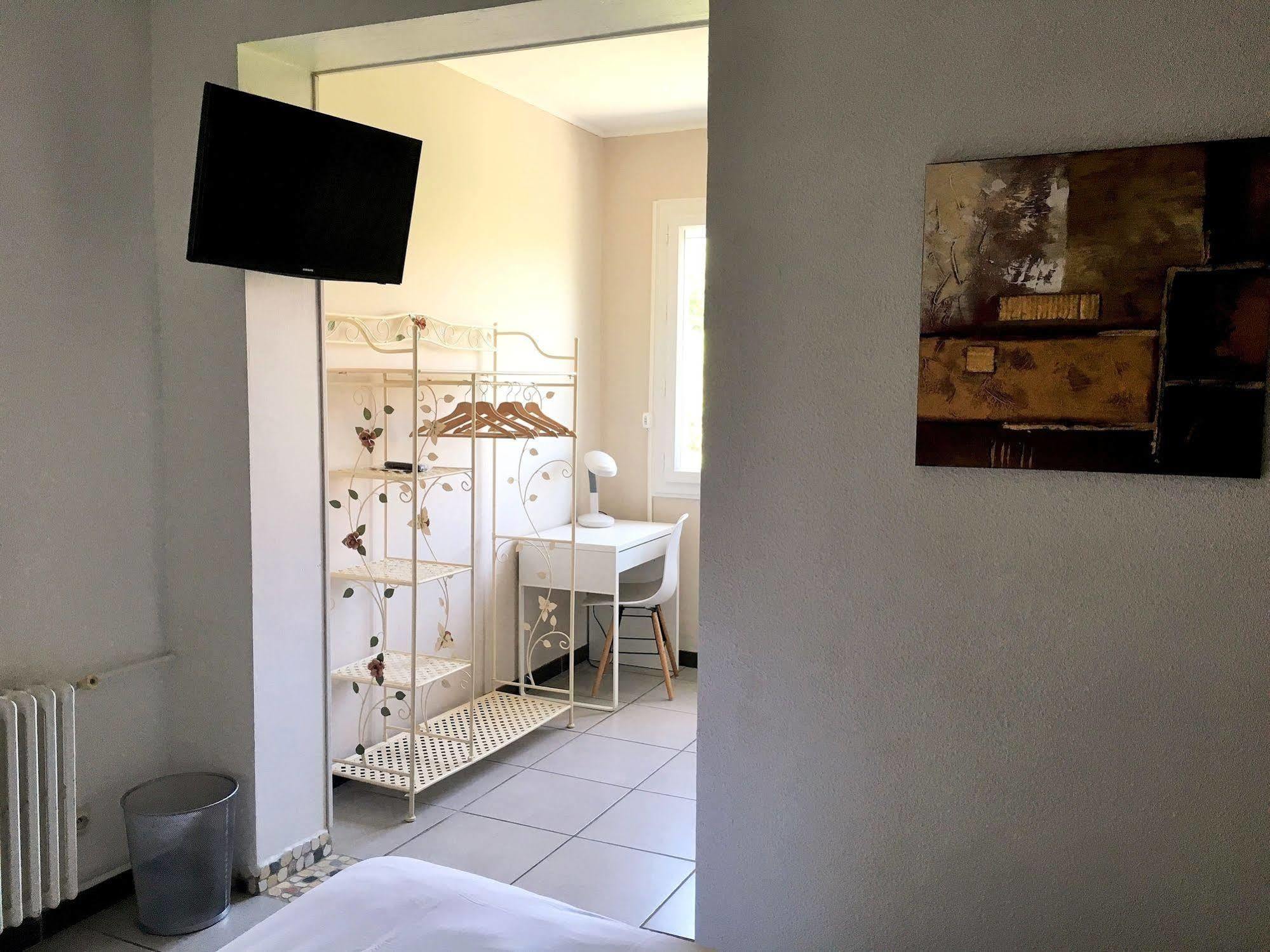 Logis Hotel Le Clement V روكمور المظهر الخارجي الصورة