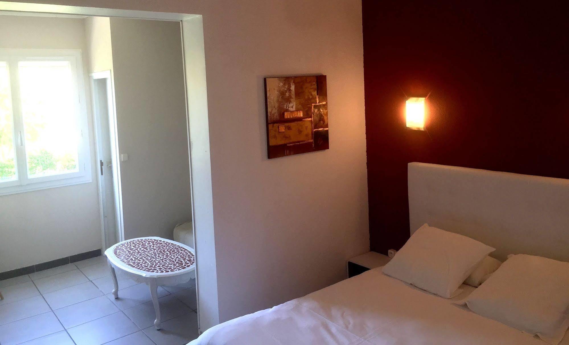 Logis Hotel Le Clement V روكمور المظهر الخارجي الصورة